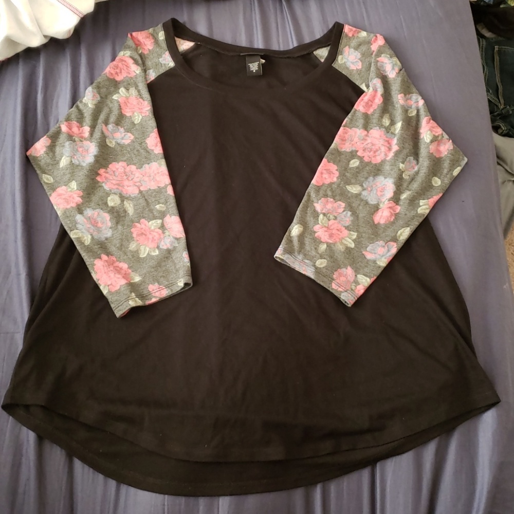 TORRID 3/4 SLEEVE TOP